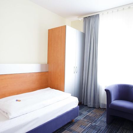 Senator Hotel Франкфурт на Майн Екстериор снимка