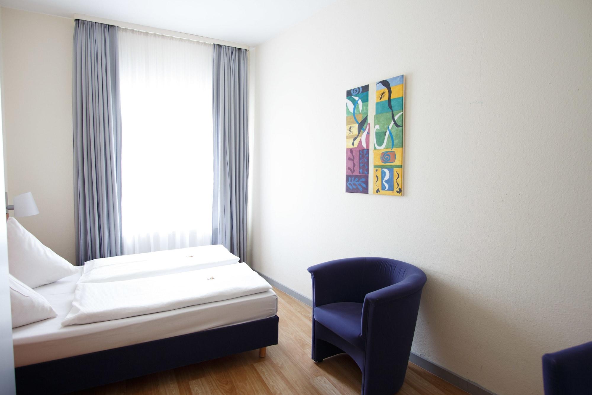 Senator Hotel Франкфурт на Майн Екстериор снимка